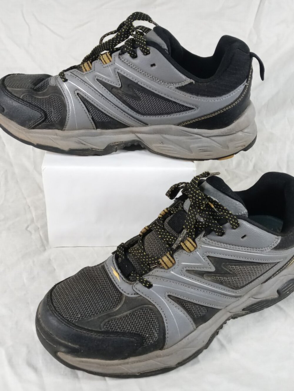 Avia Grey Men 10 Sneakers Athletic, Comfort, Running, Work Shoes in Good Cond